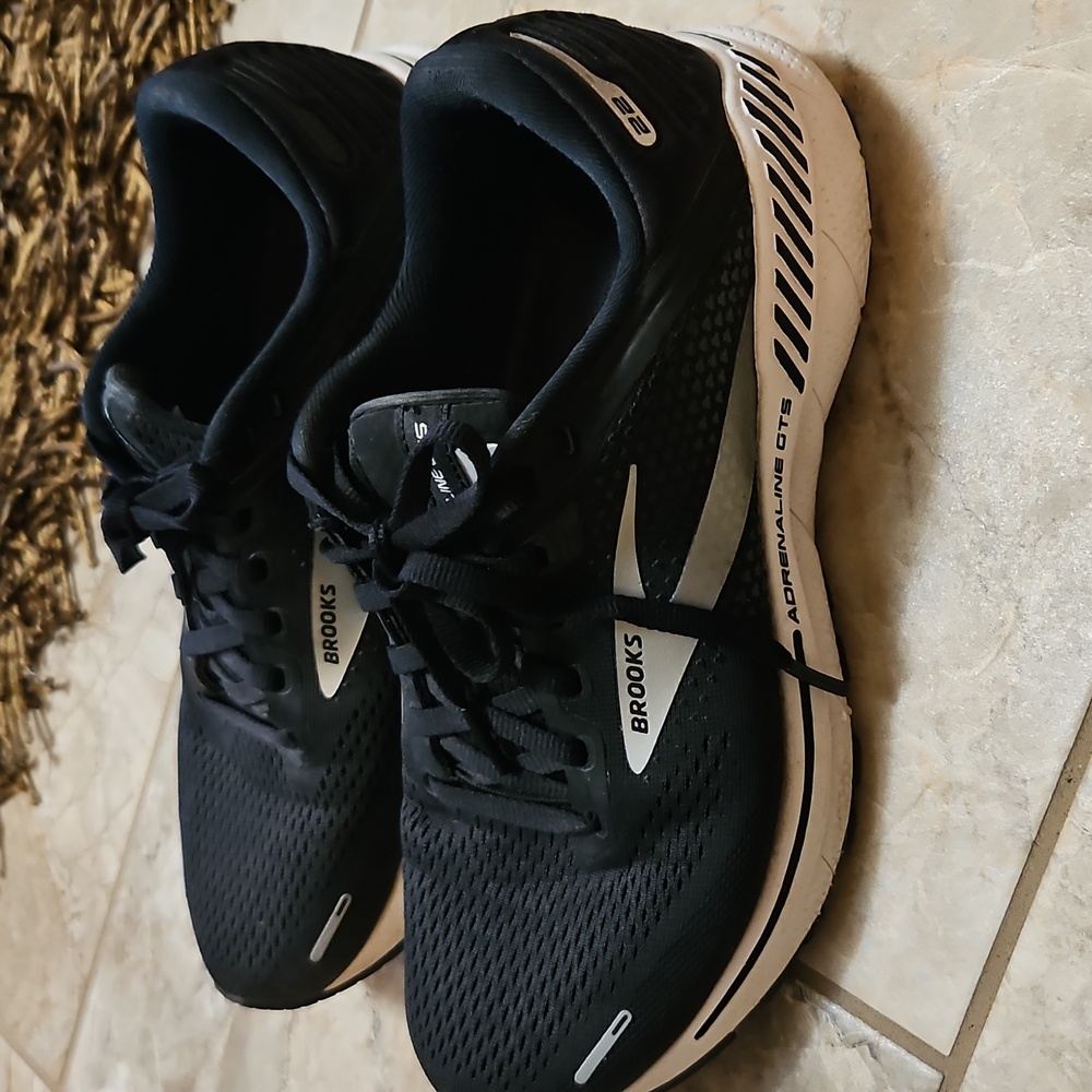 Brooks Adrenaline GTS Women's Running Shoes Size 8.5